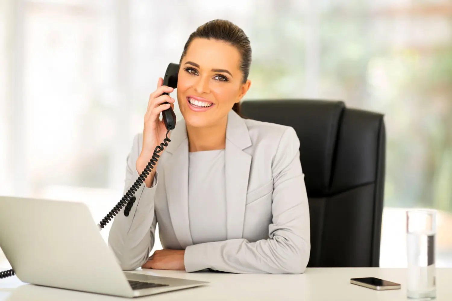 SCHWAMM-SERVICE GmbH, eine Frau auf Abruf, Helpline Desk.